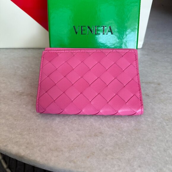 Bottega Veneta BV Pink Large Weave Intrecciato Leather Passport Holder - Picture 5 of 10